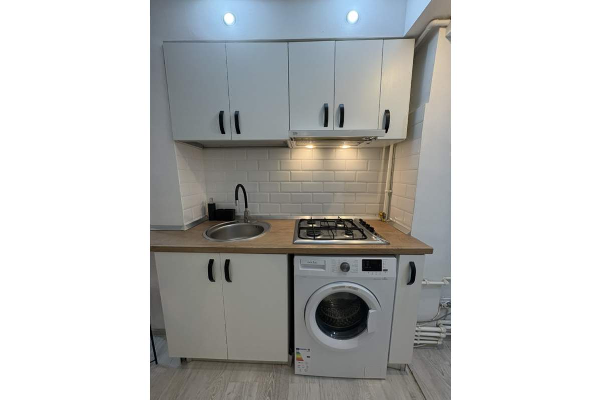 Inchiriez Apartament 3 camere - Militari / Lujerului