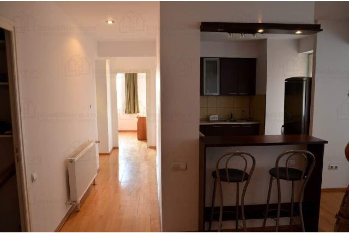  Inchiriez apartament 3 camere mobilat si loc parcare subteran