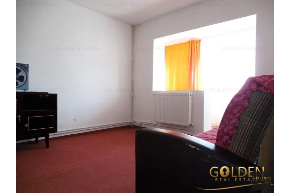  Inchiriez apartament 3 camere, zona Micalaca-300, decomandat, 98 mp, amenajat