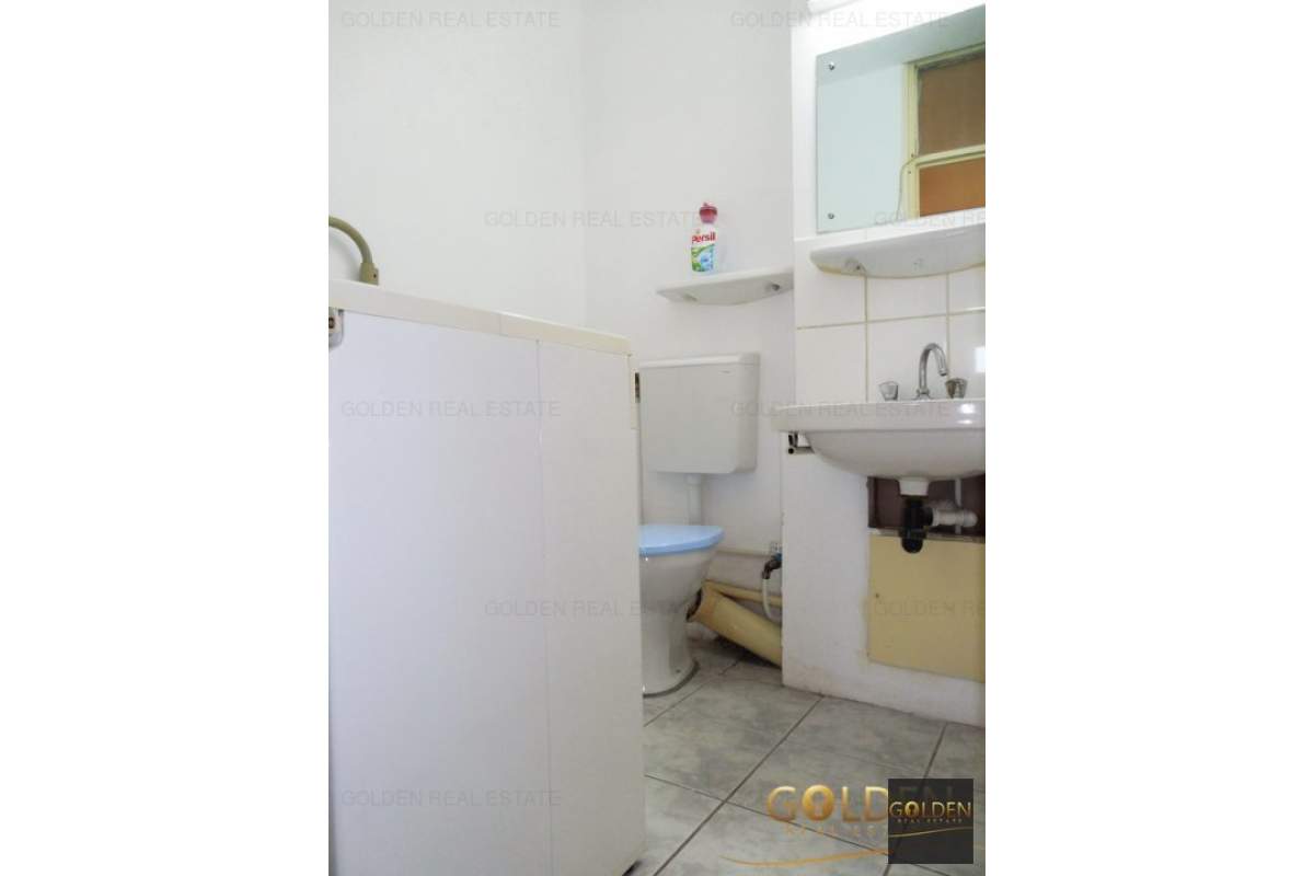  Inchiriez apartament 3 camere, zona Micalaca-300, decomandat, 98 mp, amenajat