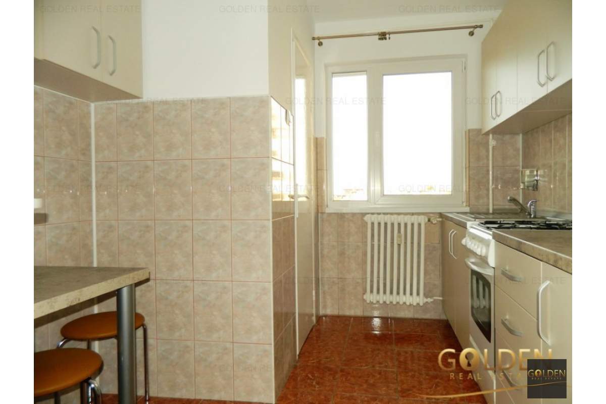 Inchiriez apartament 3 camere, zona Podgoria-Gara, amenajat si mobilat modern