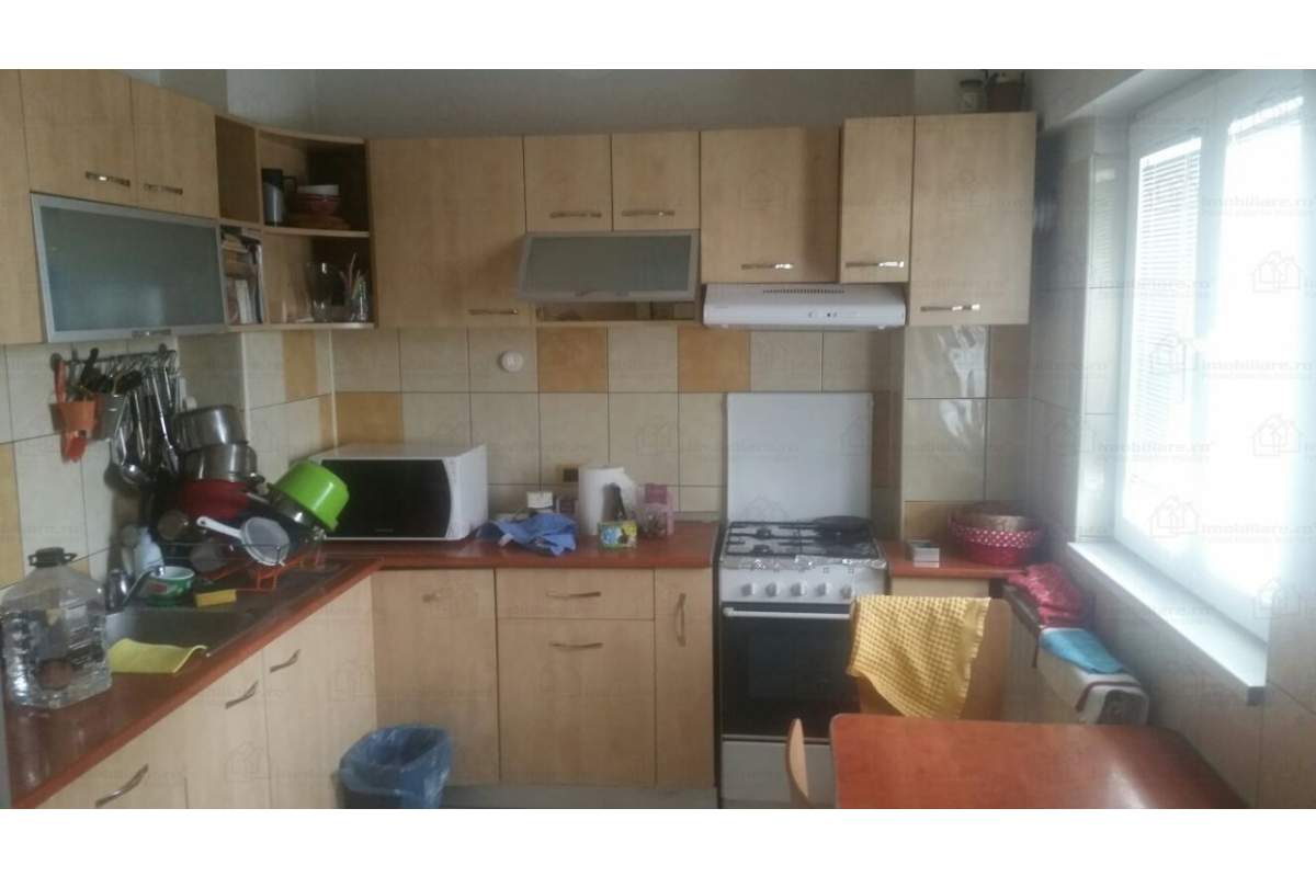 Inchiriez apartament 4 cam modif in 3 cam, in zona circulata langa metrou 420EUR