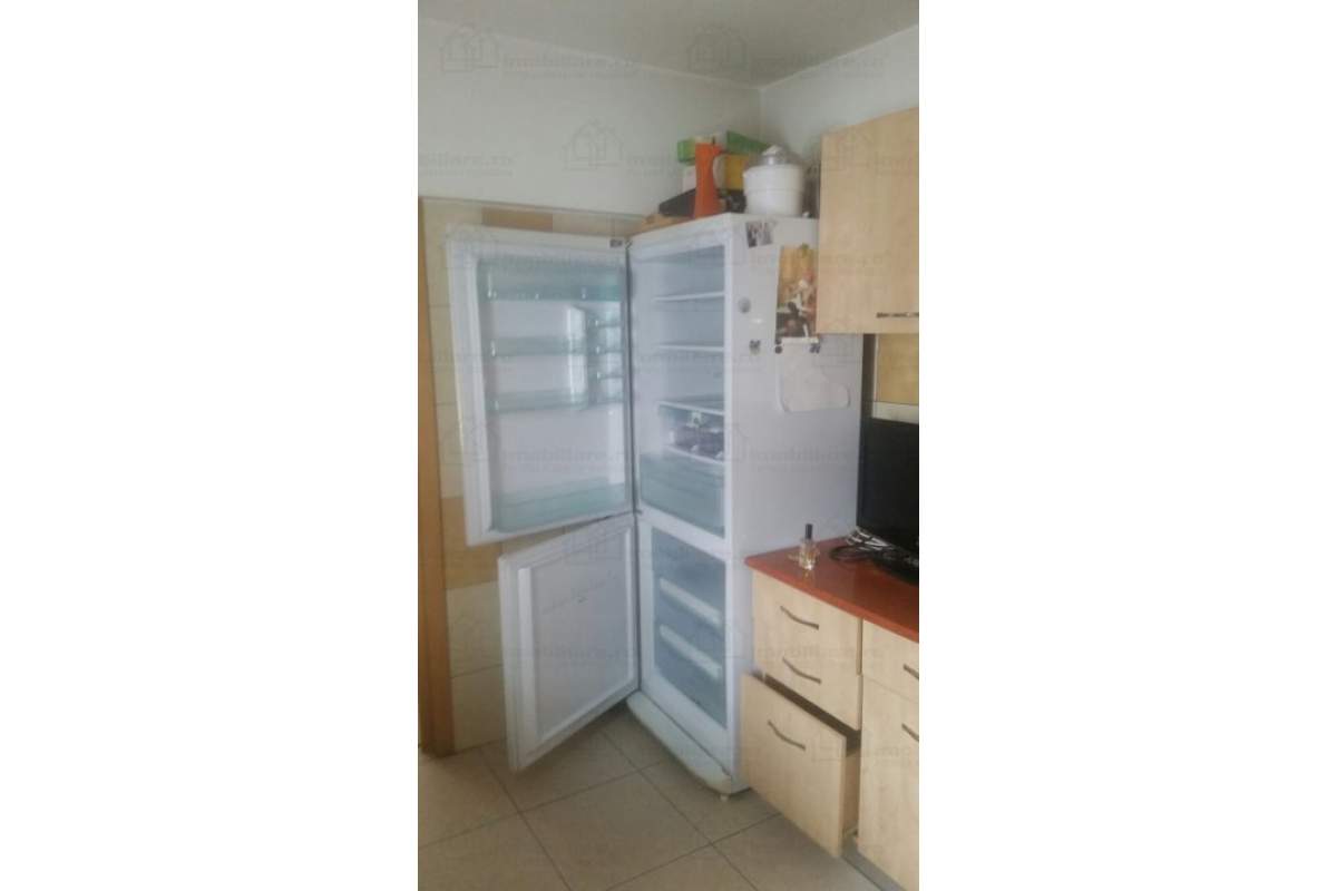 Inchiriez apartament 4 cam modif in 3 cam, in zona circulata langa metrou 420EUR