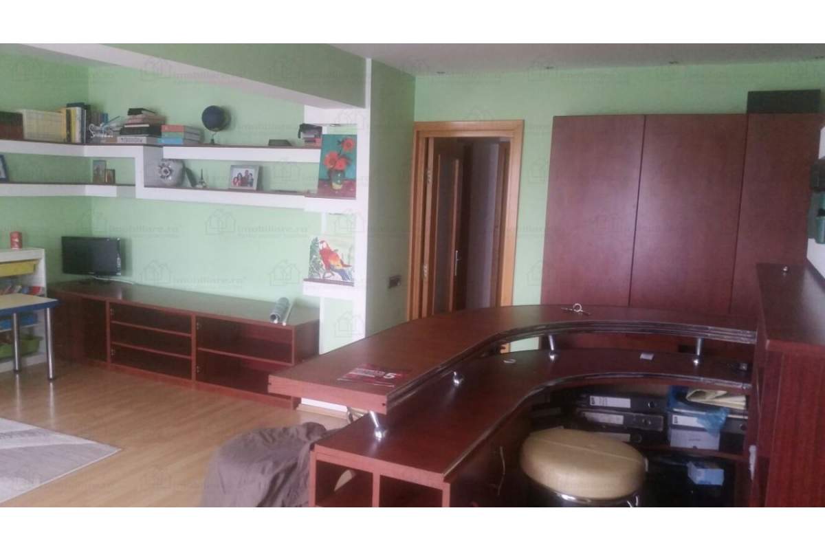 Inchiriez apartament 4 cam modif in 3 cam, in zona circulata langa metrou 420EUR