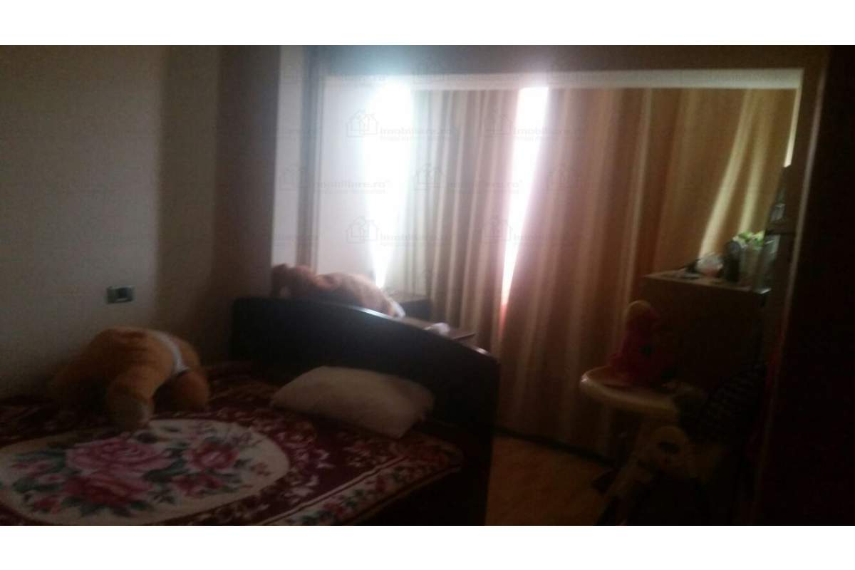 Inchiriez apartament 4 cam modif in 3 cam, in zona circulata langa metrou 420EUR