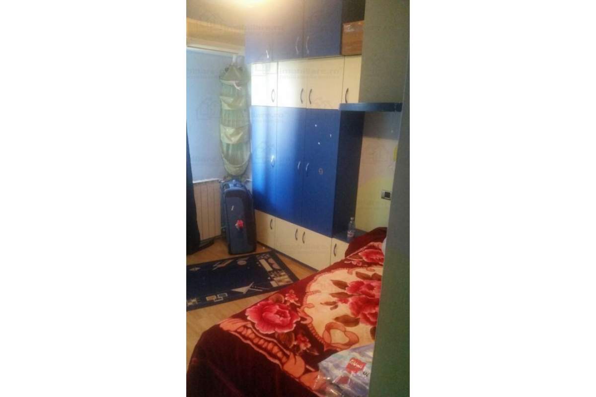 Inchiriez apartament 4 cam modif in 3 cam, in zona circulata langa metrou 420EUR
