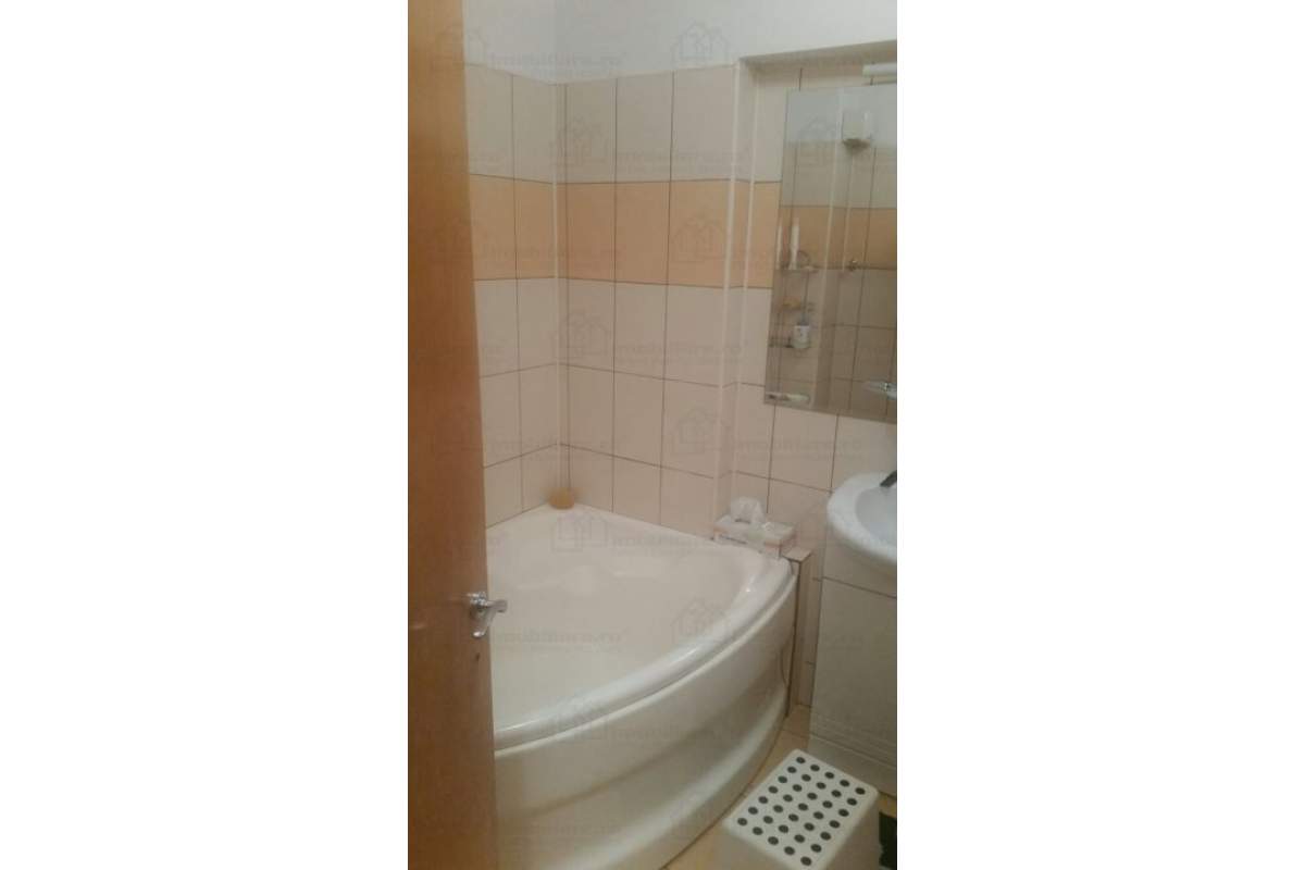 Inchiriez apartament 4 cam modif in 3 cam, in zona circulata langa metrou 420EUR