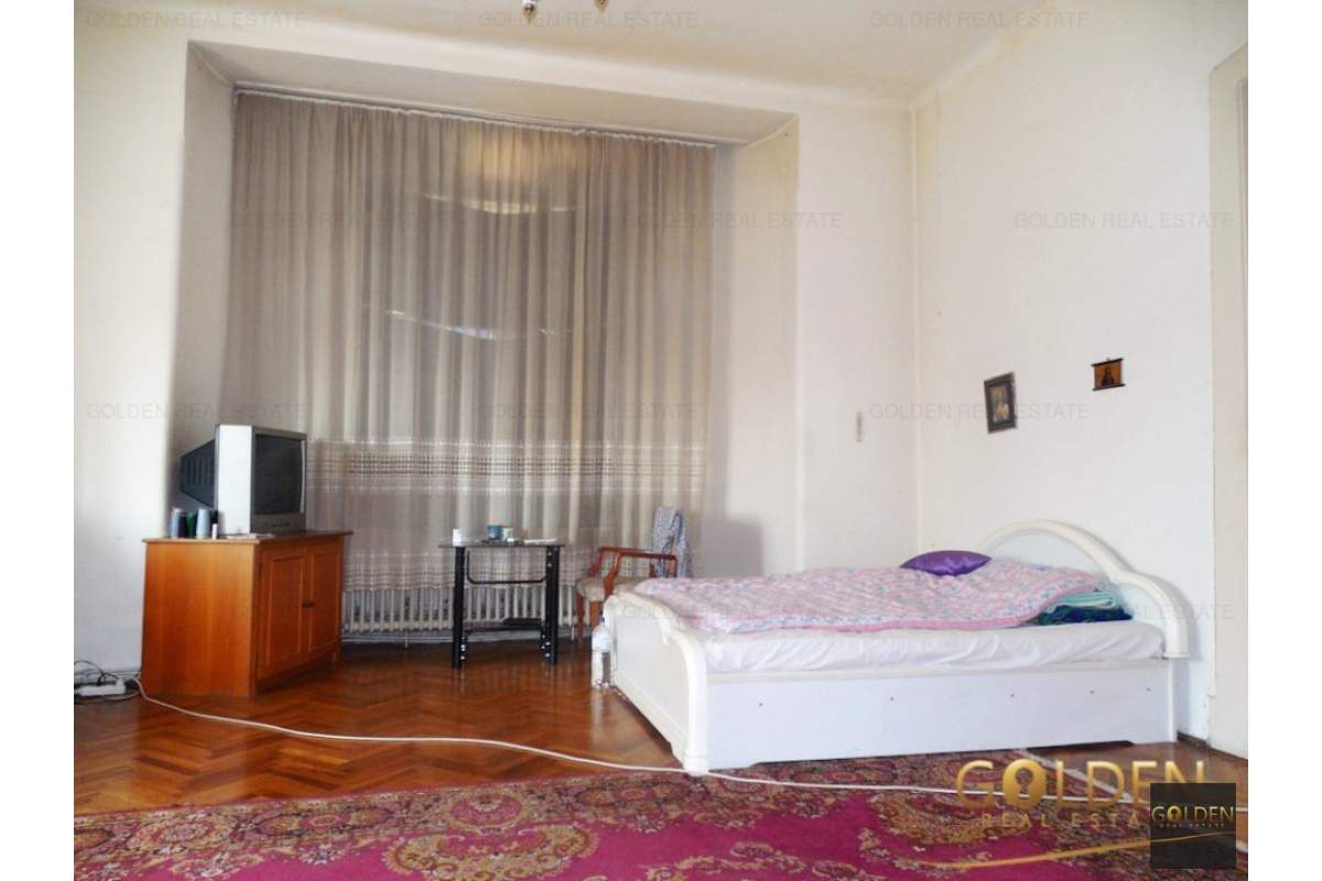  Inchiriez apartament 4 camere, zona Boul Rosu, 150 mp