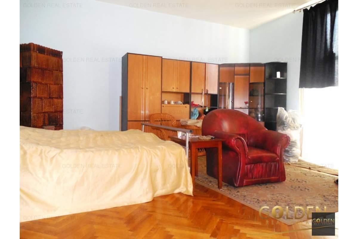  Inchiriez apartament 4 camere, zona Boul Rosu, 150 mp