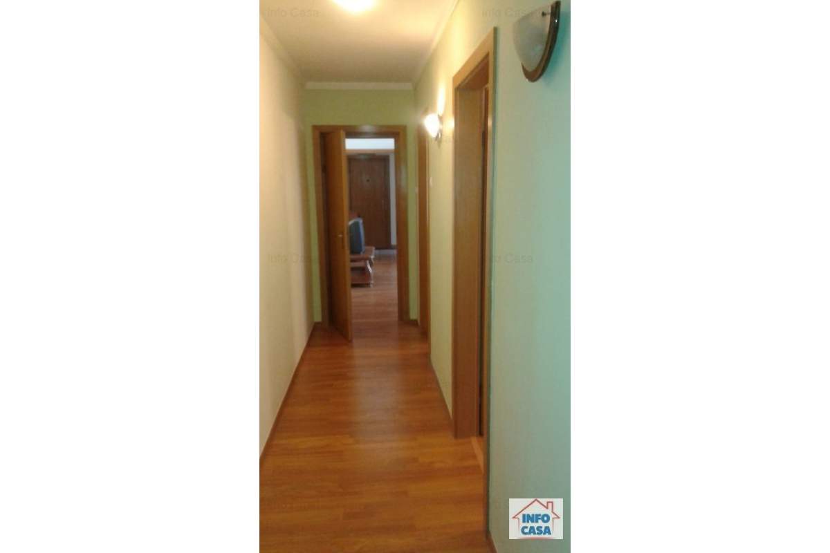  Inchiriez apartament 4 camere