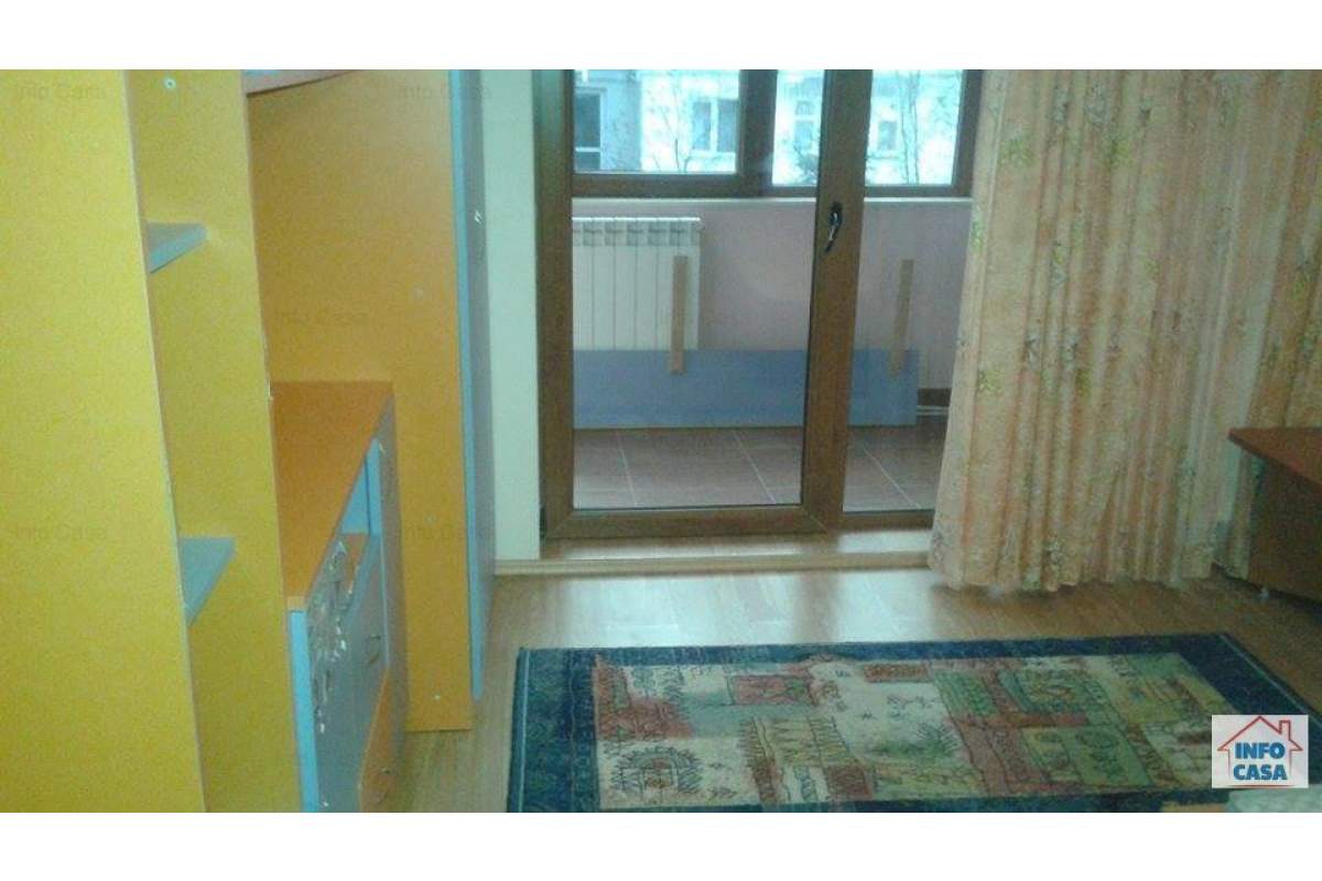  Inchiriez apartament 4 camere