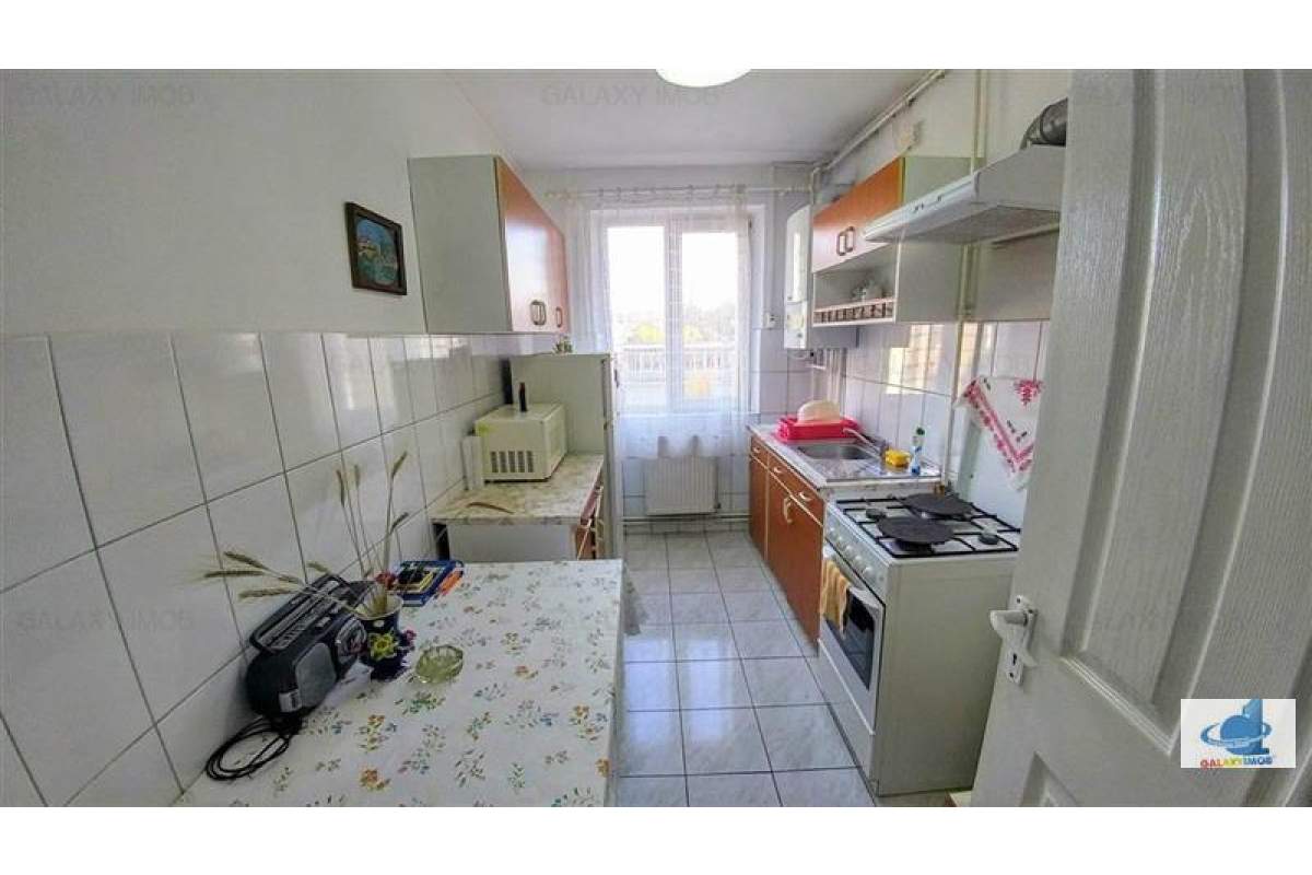  Inchiriez apartament cu 2 camere mobilat si utilat in zona centrala