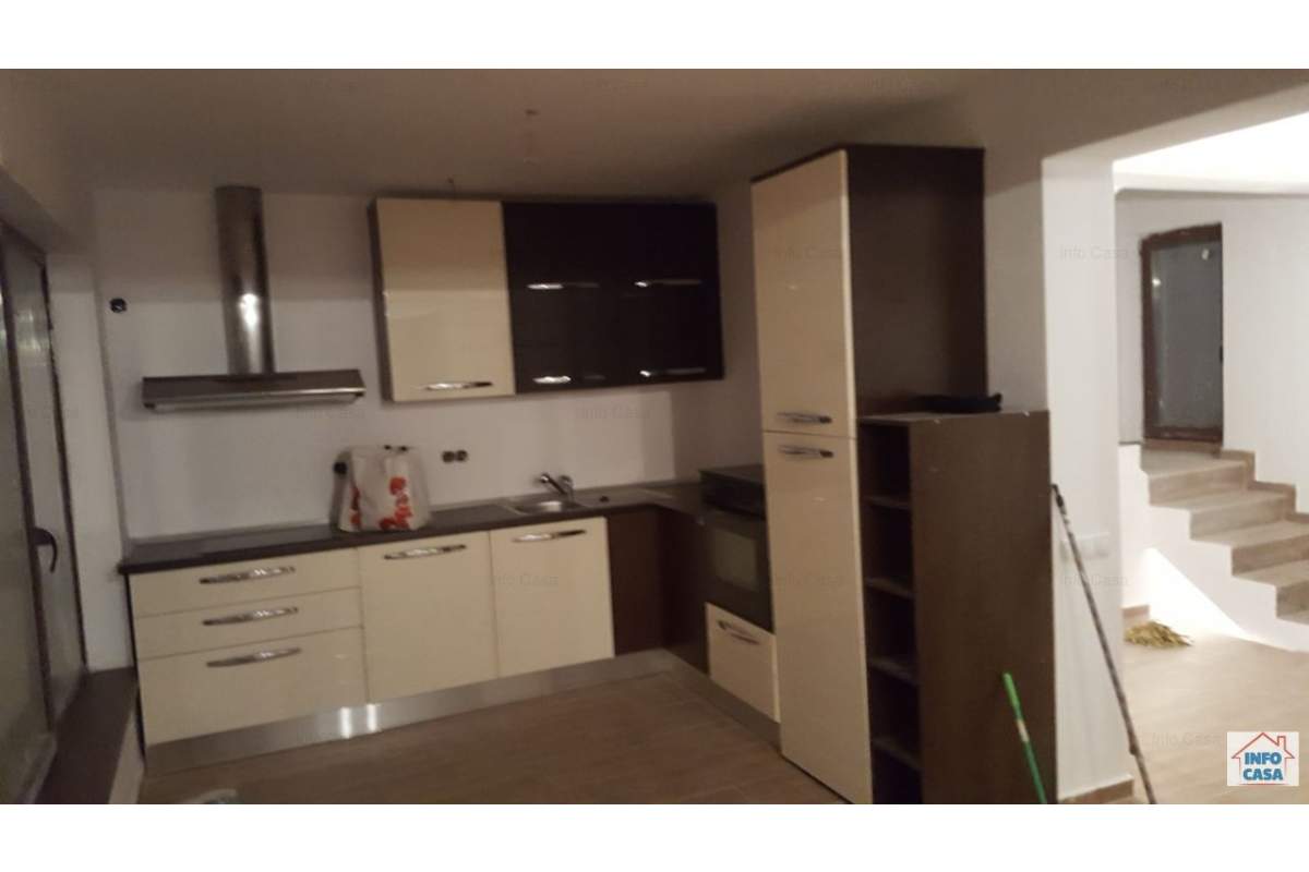  Inchiriez apartament cu scara interioara