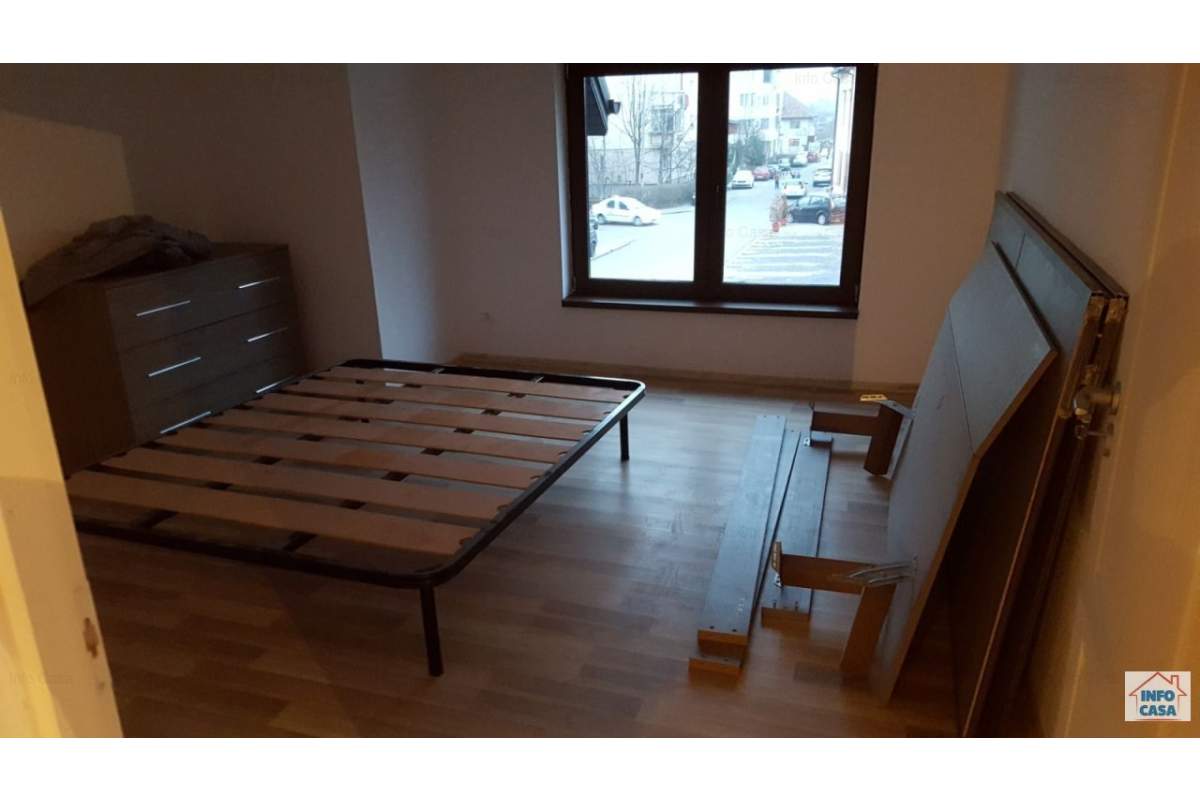  Inchiriez apartament cu scara interioara