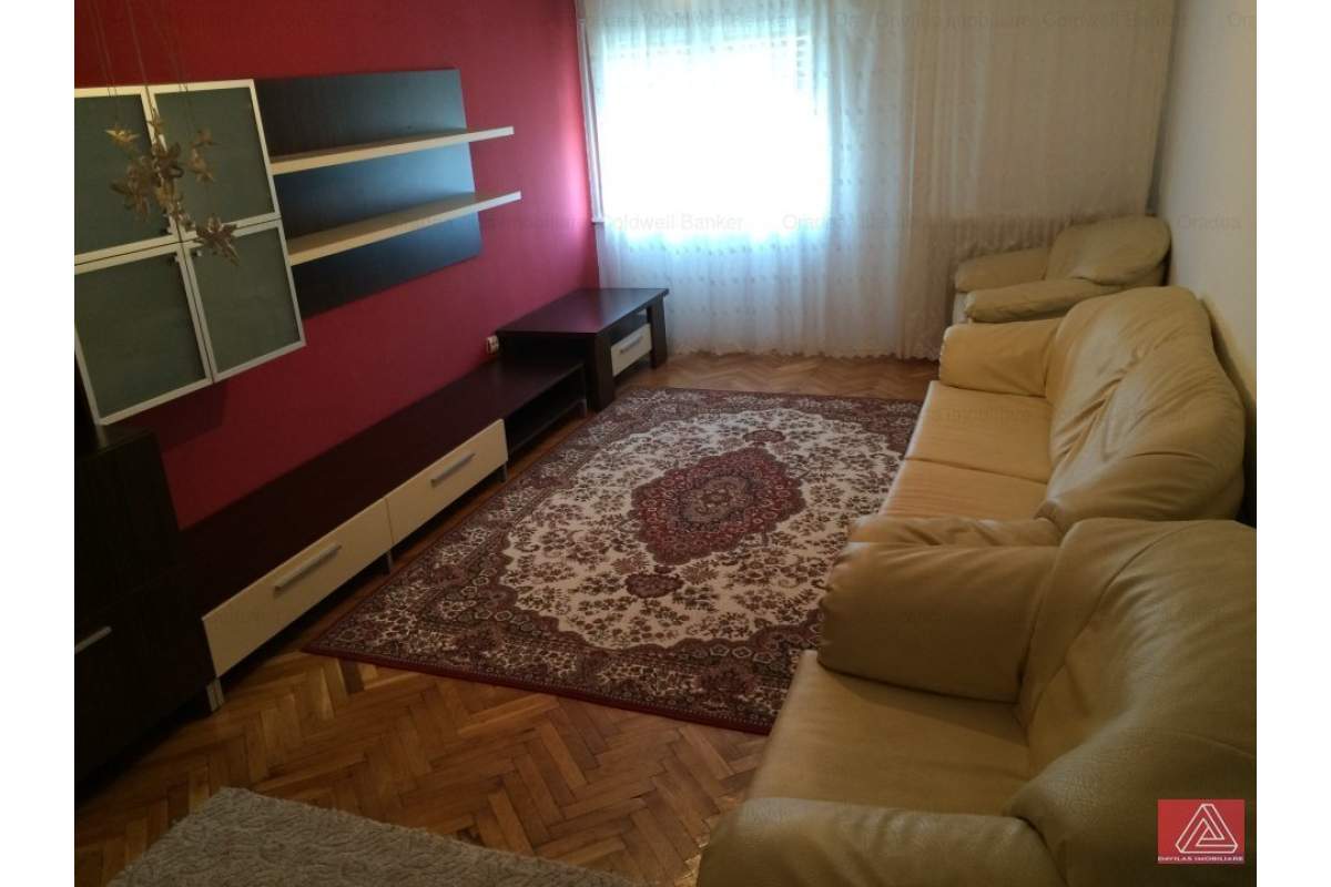  Inchiriez apartament Lux cu 3 camere decomandat in Iosia