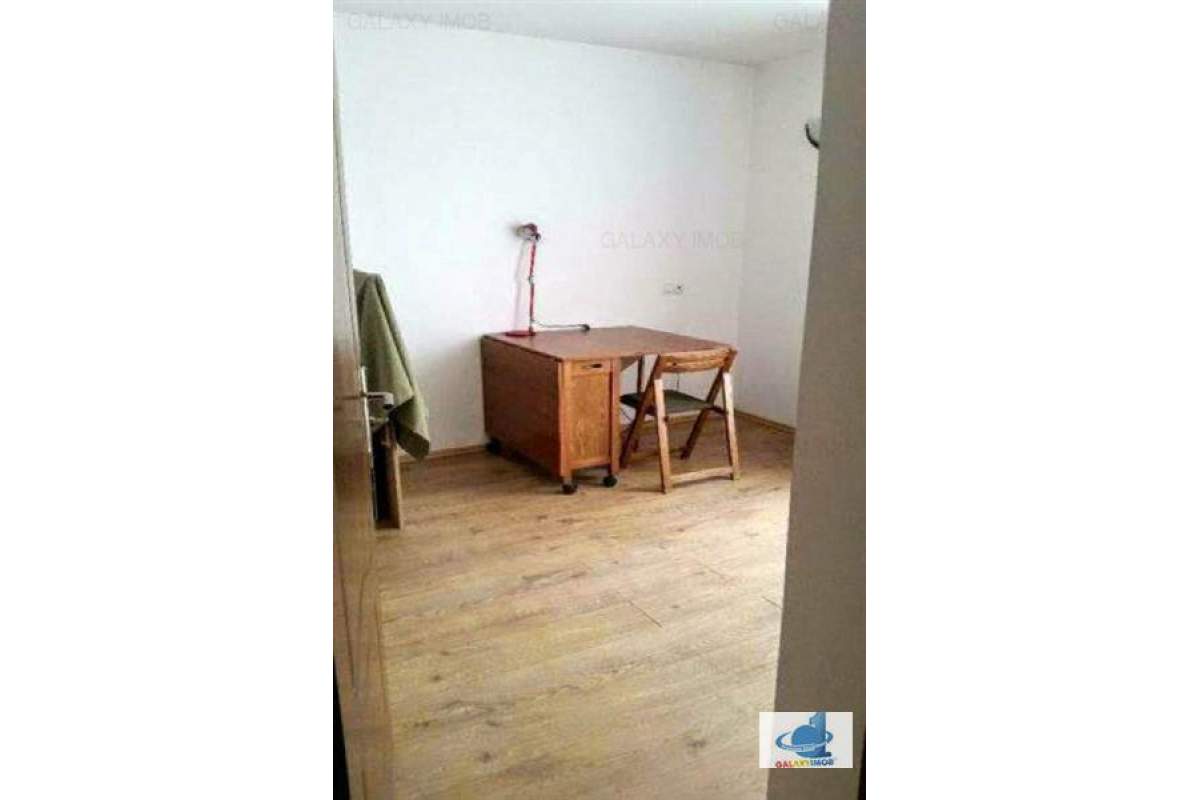  Inchiriez apartament ultracentral cu 3 camere in centru, langa BCR