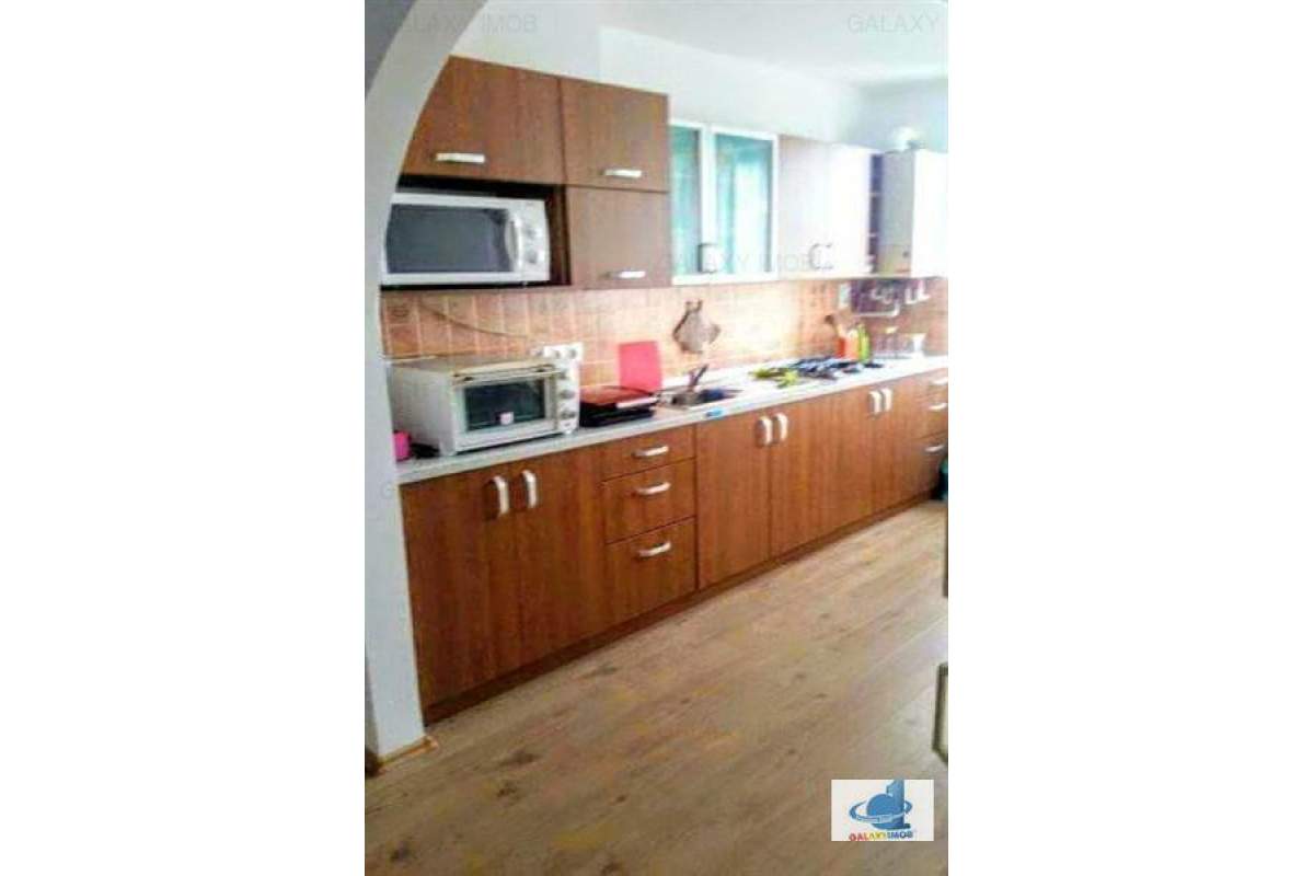  Inchiriez apartament ultracentral cu 3 camere in centru, langa BCR