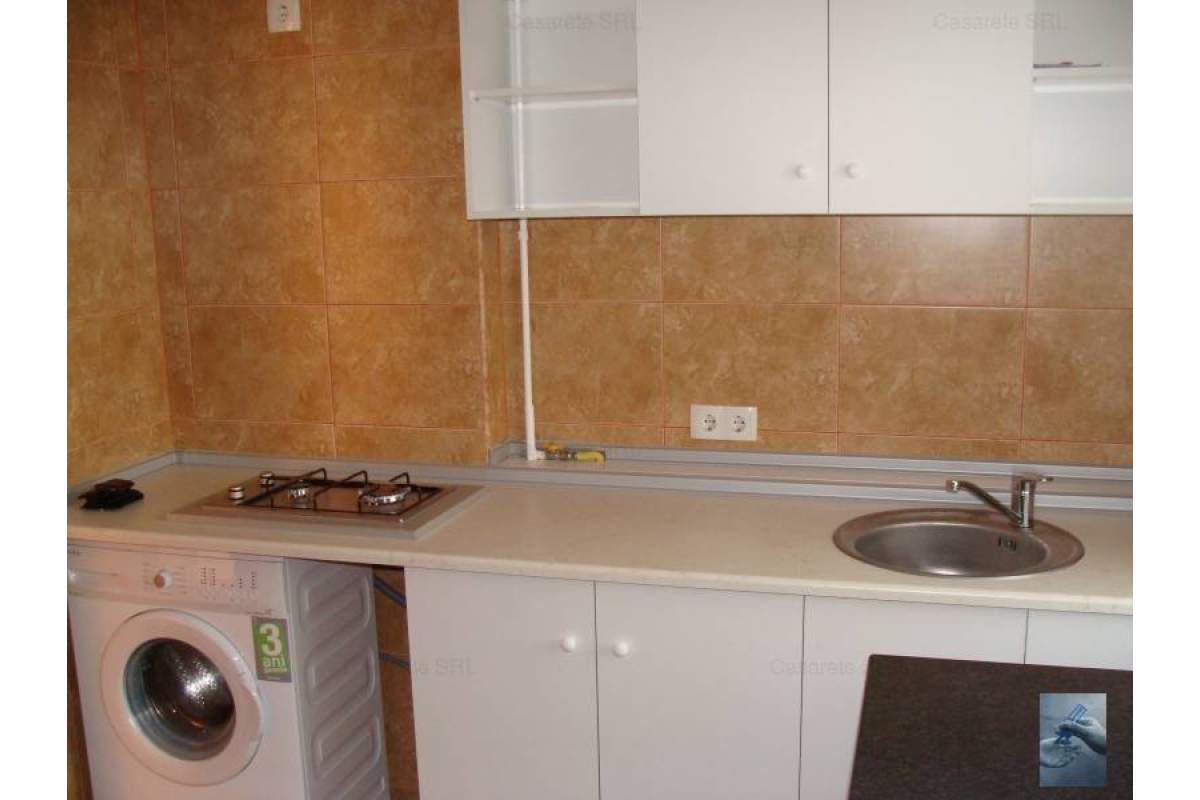  Inchiriez apartament