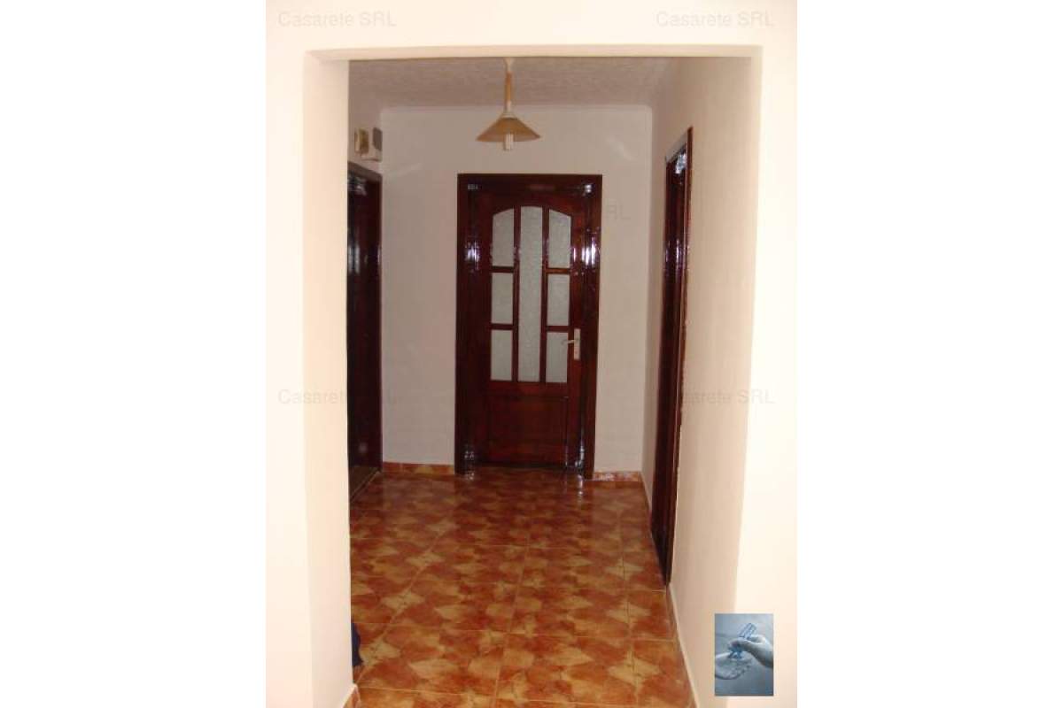  Inchiriez apartament