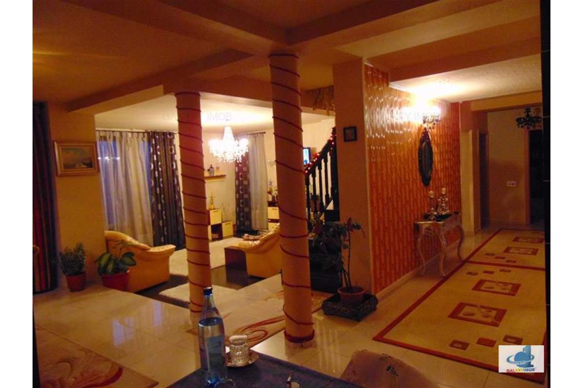 Inchiriez casa 4 camere mobilata si utila lux in Santana de Muresa