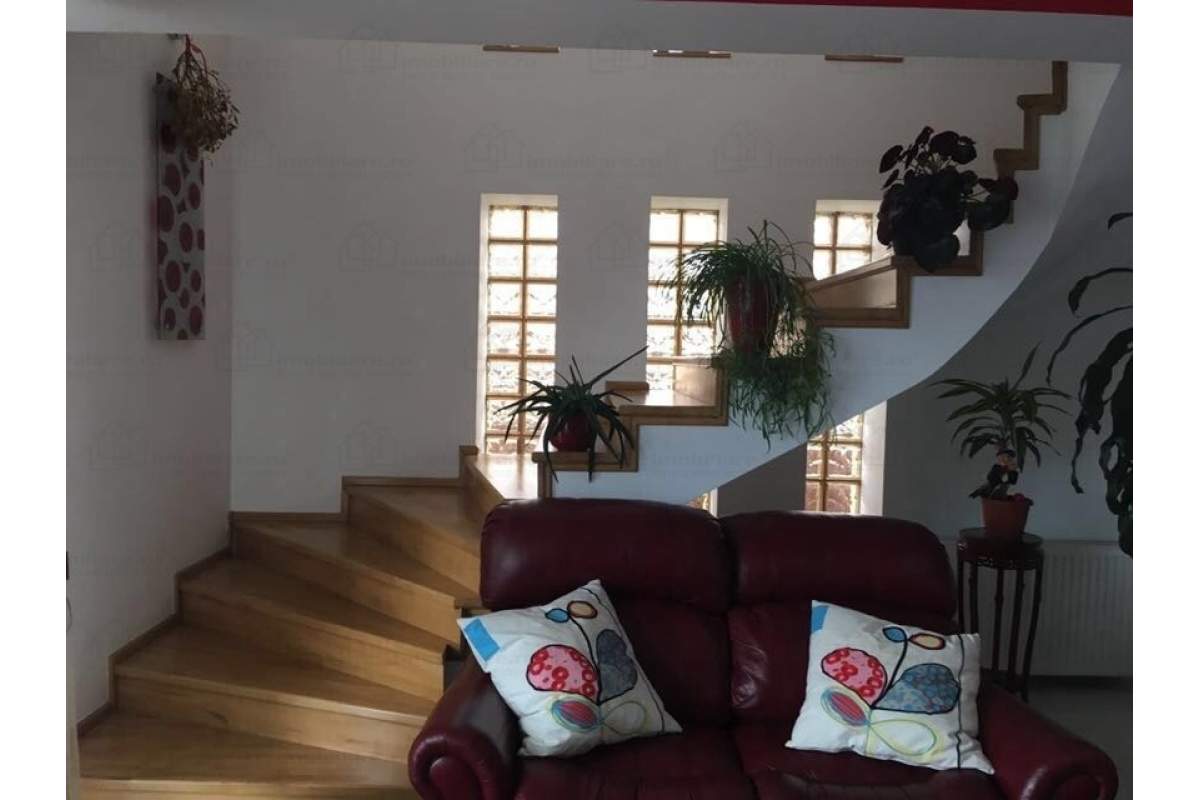 Inchiriez Vila P+1 , Bartolomeu Nord , 4 camere , 4 bai , mobilata utilata lux