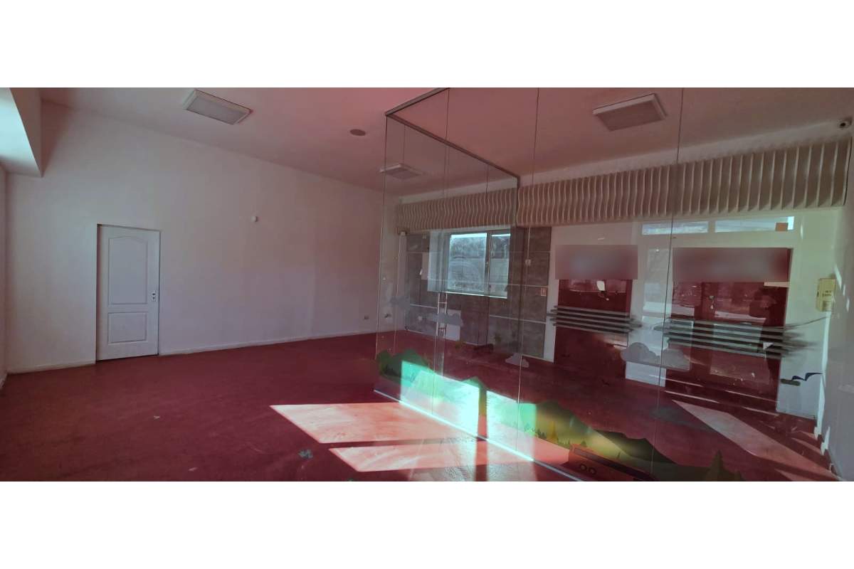 Intreg sau partial :370 MP la PARTER,langa metrou BASARAB,10EUR MP.FARA COMISION!