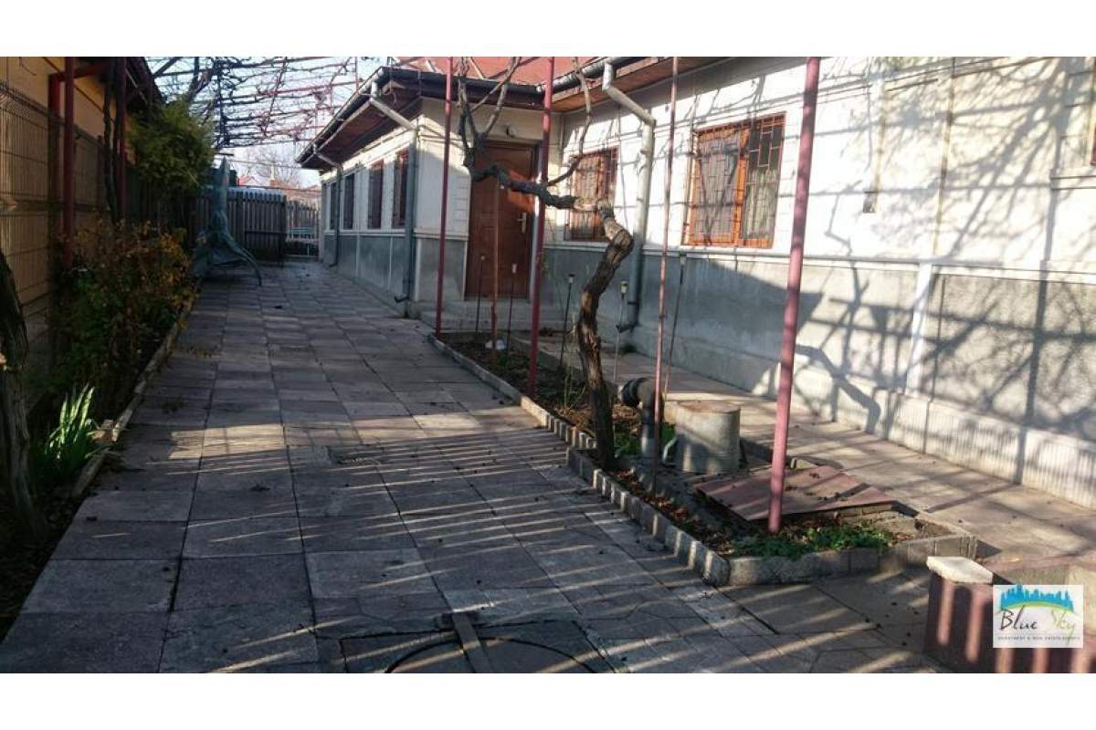 Km5,casa,4 camere,2 bai,2 intrari,gradina,centrala gaz