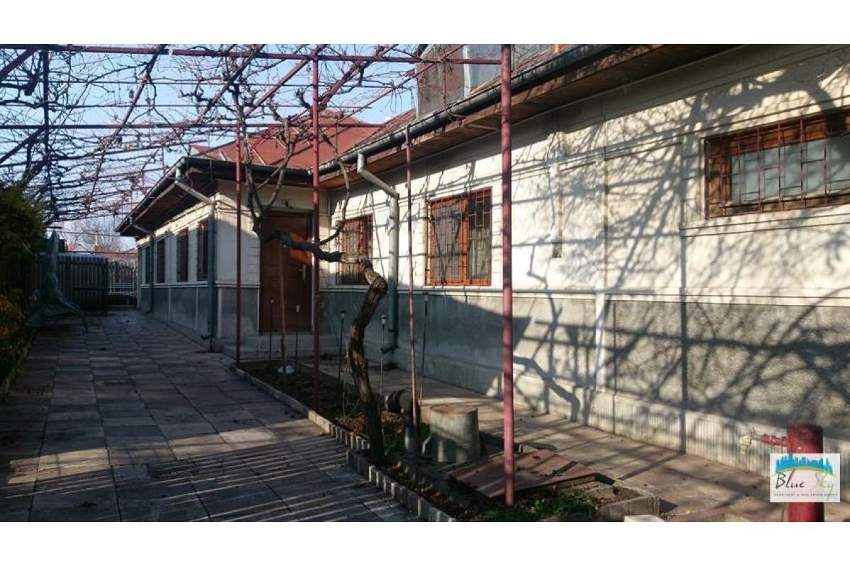 Km5,casa,4 camere,2 bai,2 intrari,gradina,centrala gaz