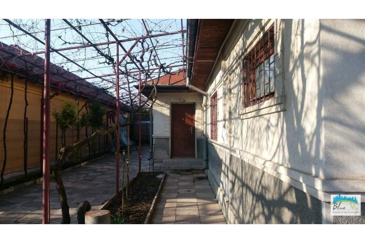 Km5,casa,4 camere,2 bai,2 intrari,gradina,centrala gaz