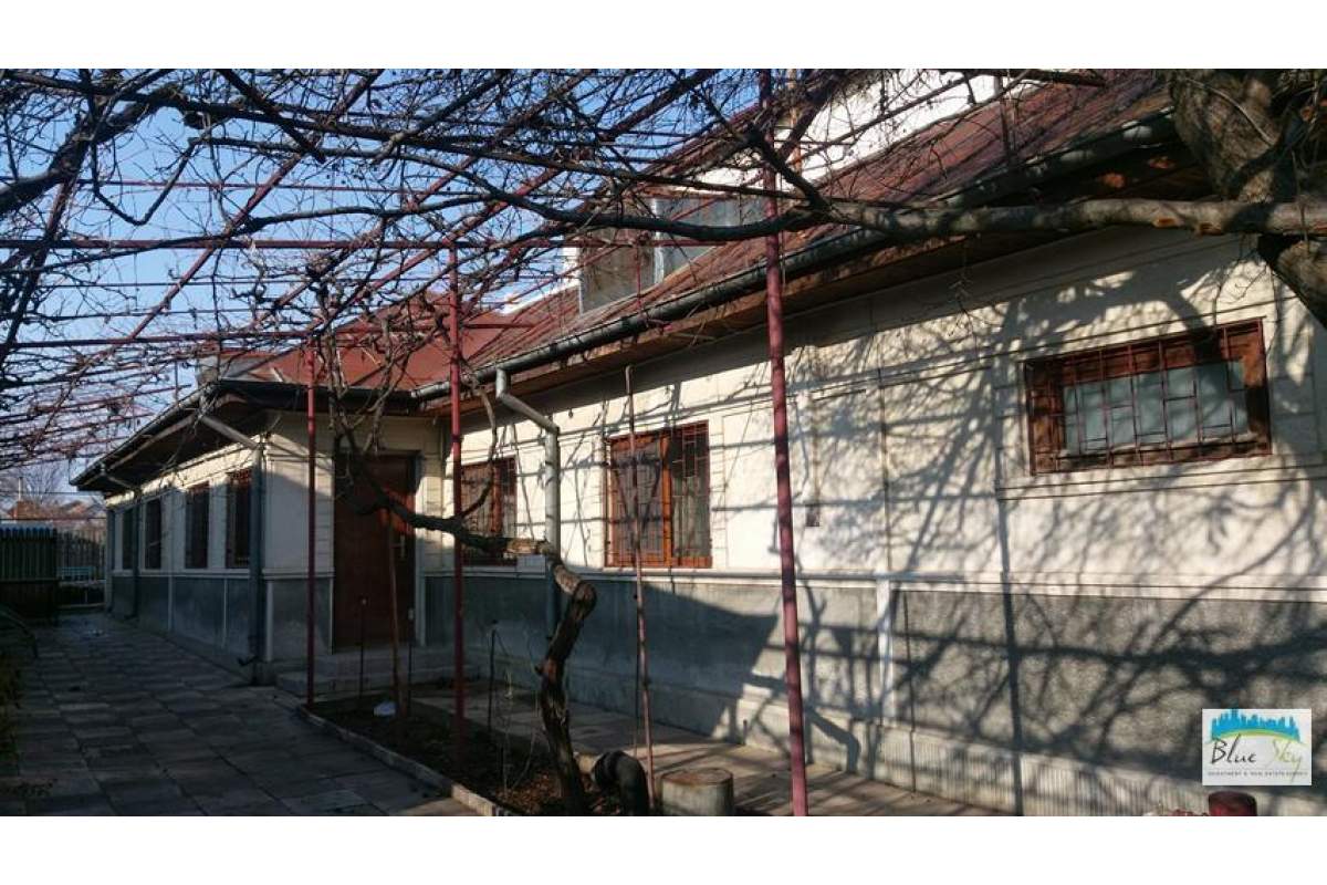 Km5,casa,4 camere,2 bai,2 intrari,gradina,centrala gaz
