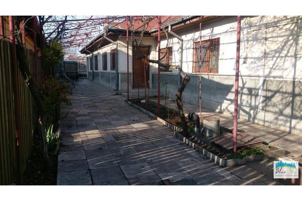 Km5,casa,4 camere,2 bai,2 intrari,gradina,centrala gaz
