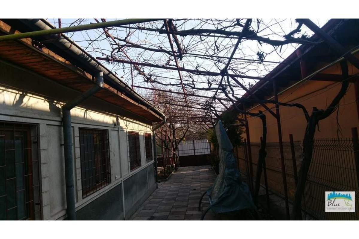 Km5,casa,4 camere,2 bai,2 intrari,gradina,centrala gaz