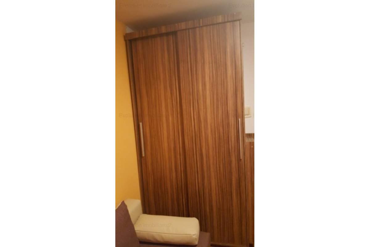 Langa Complexul Studentesc, centrala proprie, 220 euro