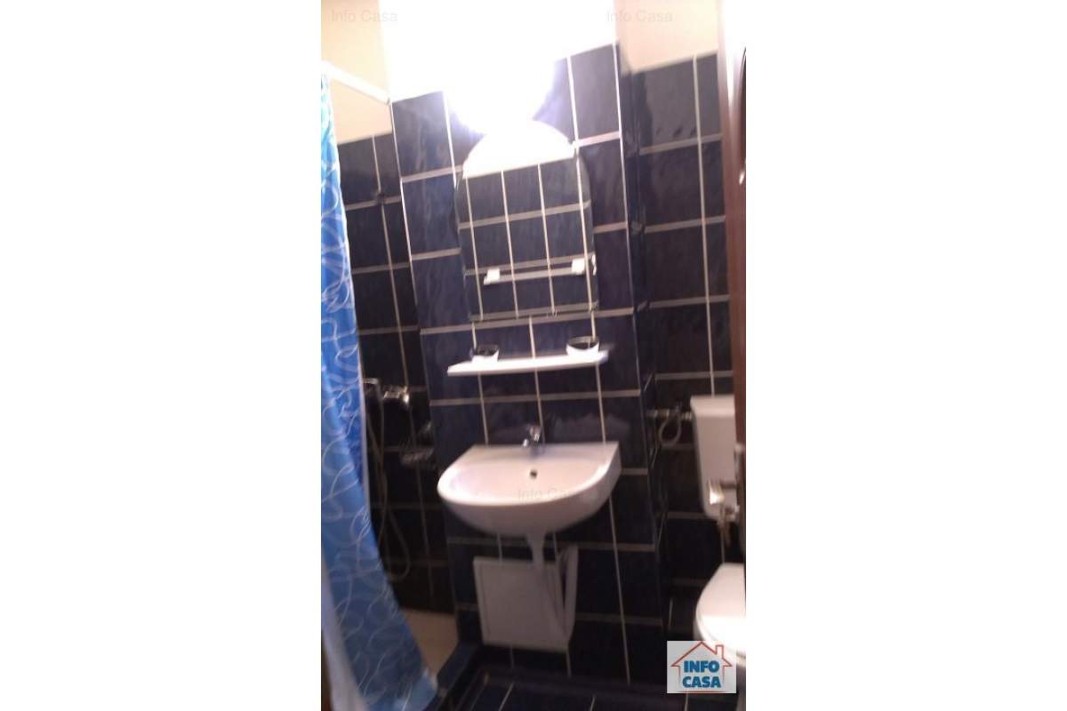 Ofer 3 camere de inchiriat