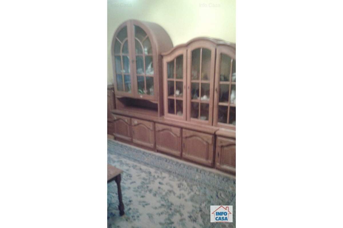  Ofer de inchiriat 3 camere