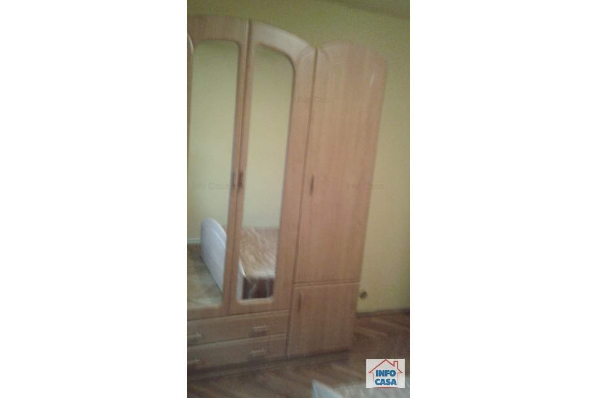  Ofer de inchiriat 3 camere