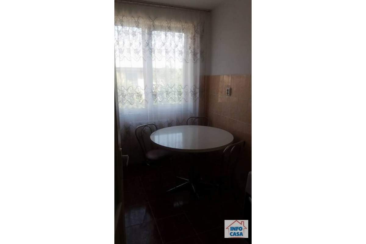 ofer de inchiriat 3 camere