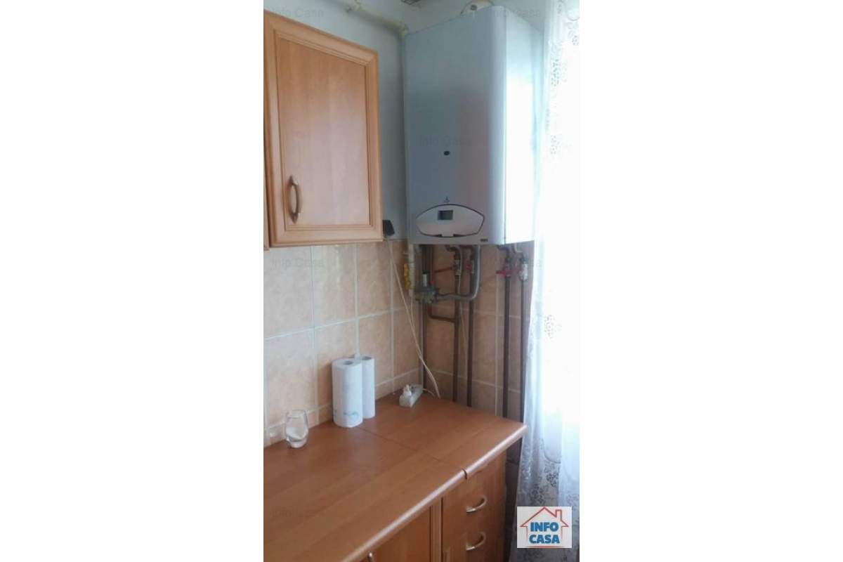 ofer de inchiriat 3 camere