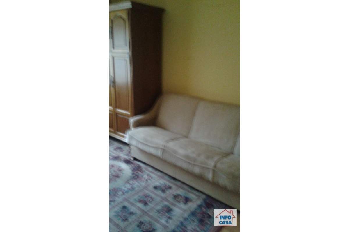  Ofer de inchiriat 3 camere