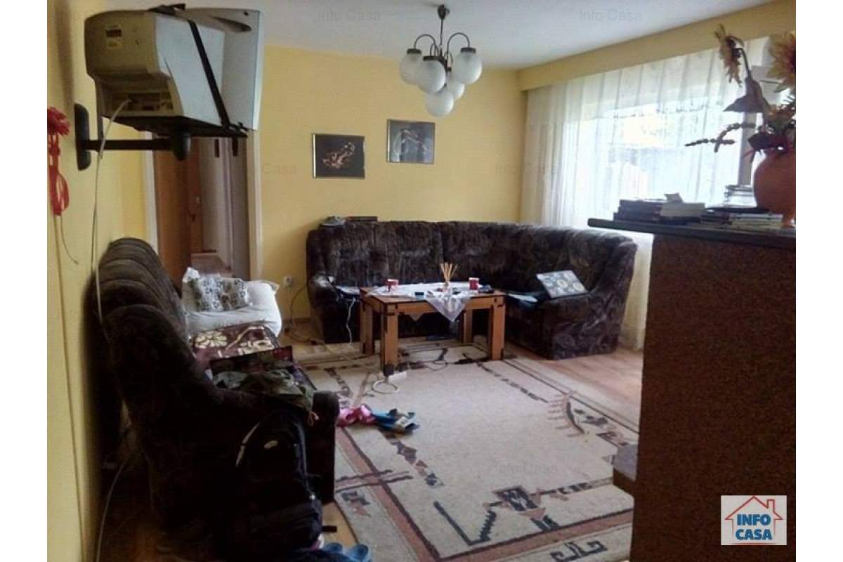 Ofer de inchiriat 4 camere