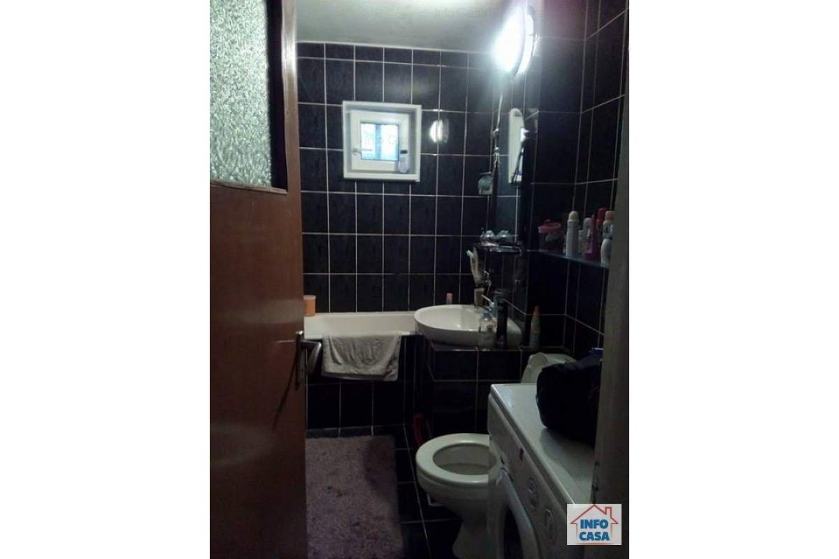 Ofer de inchiriat 4 camere