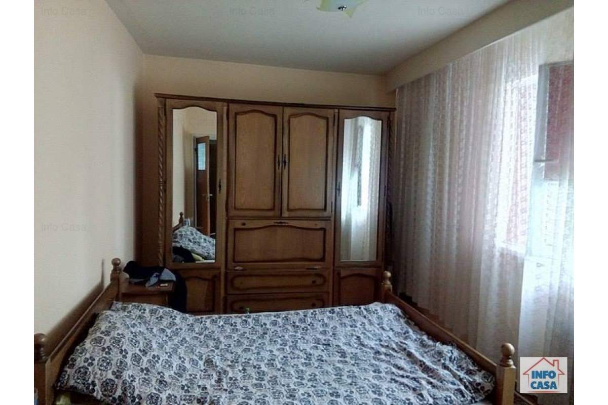 Ofer de inchiriat 4 camere
