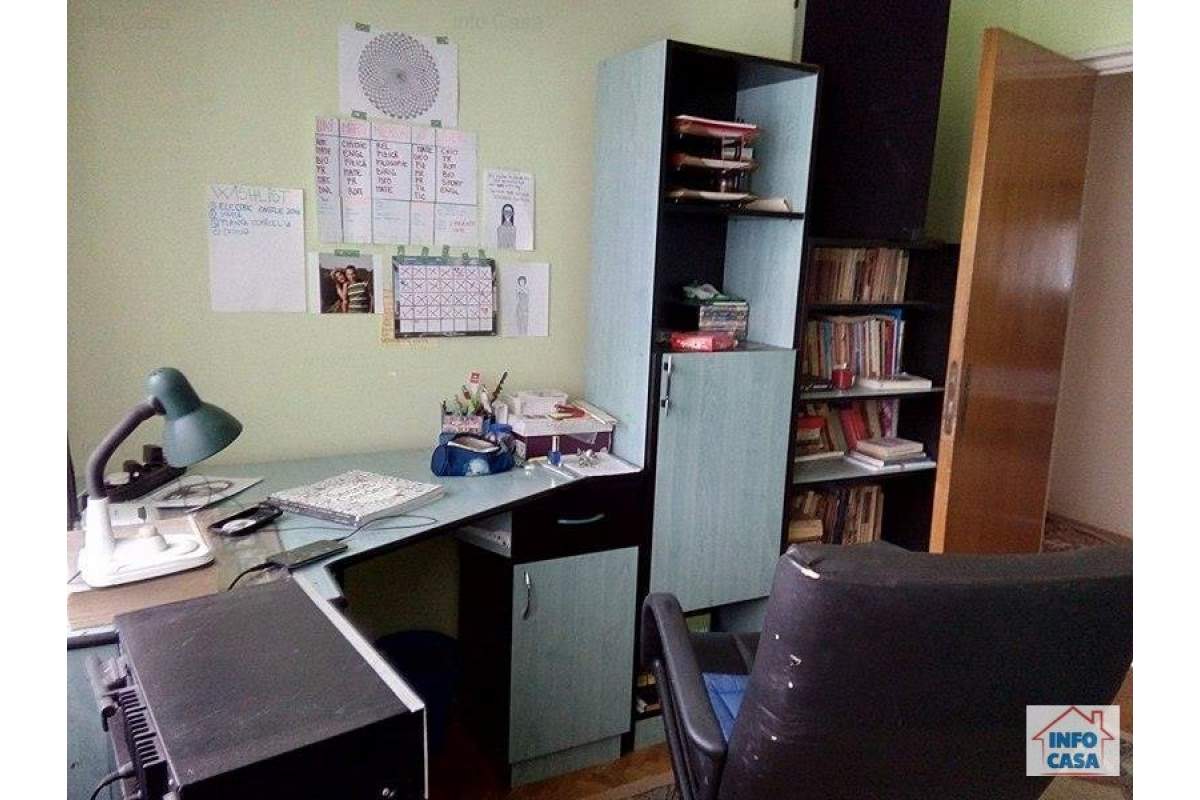 Ofer de inchiriat 4 camere