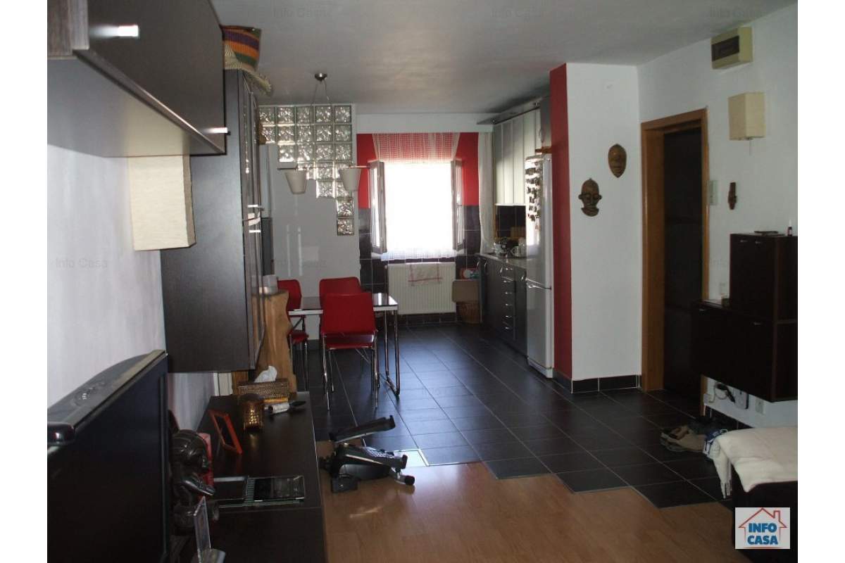  ofer de inchiriat apartament 4 camere