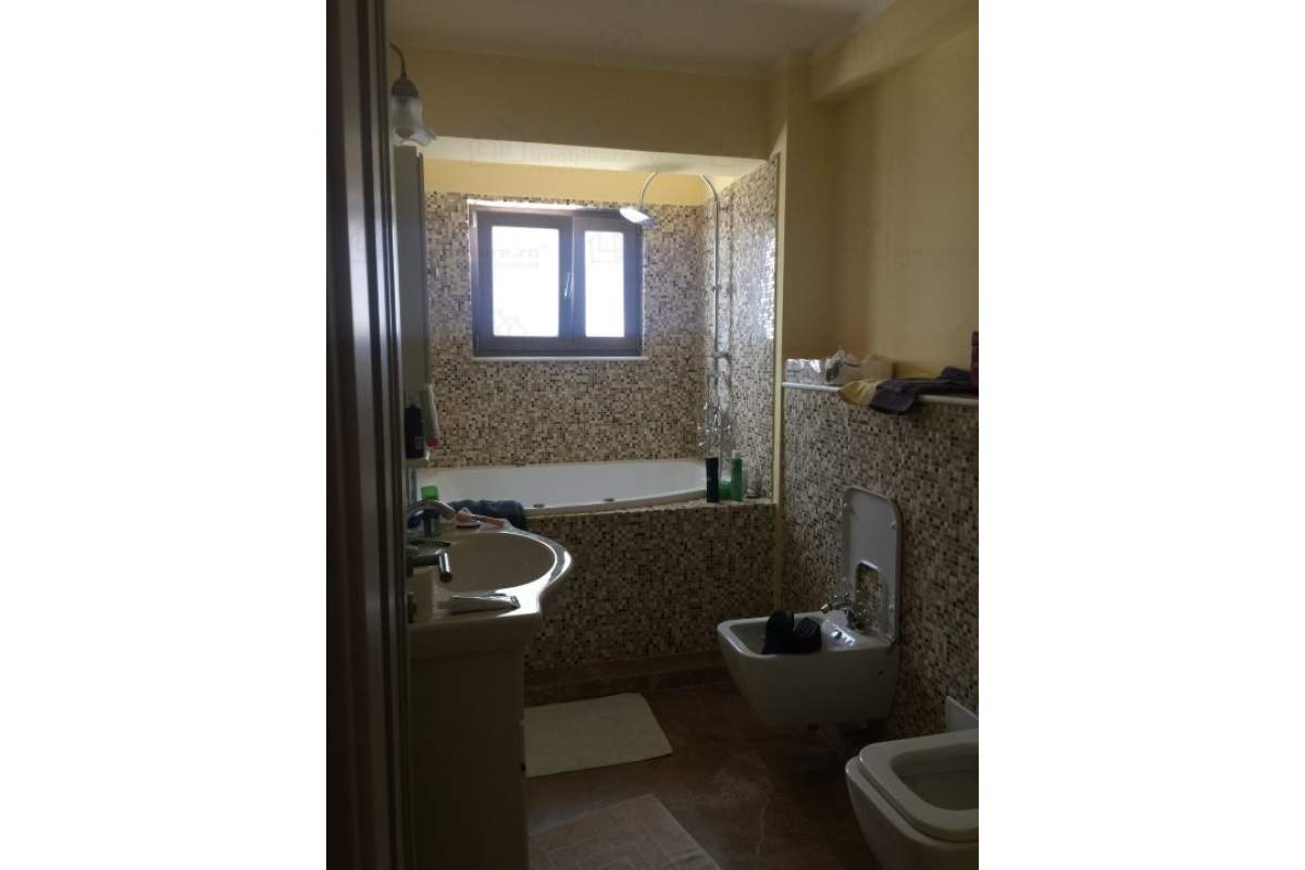 ofer spre inchiriere apartament cu 2 camere in cartierul Tomis Plus,mobilat lux.