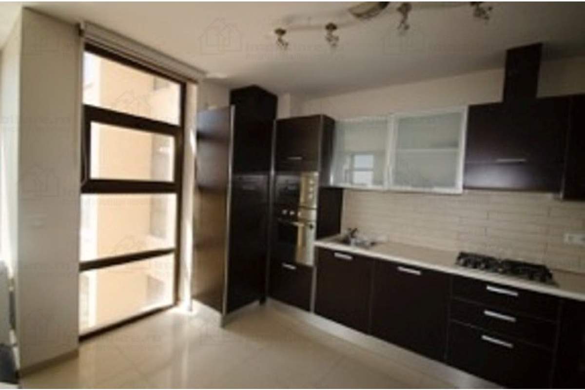 Proprietar inchiriez apartament 2 camere lux