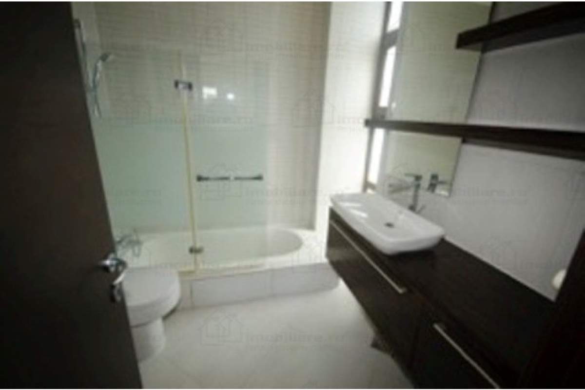 Proprietar inchiriez apartament 2 camere lux