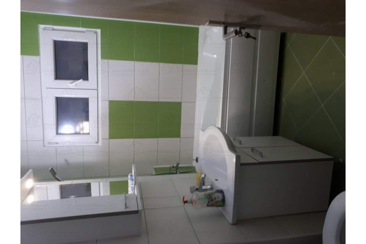 proprietar inchiriez apt. 3 camere