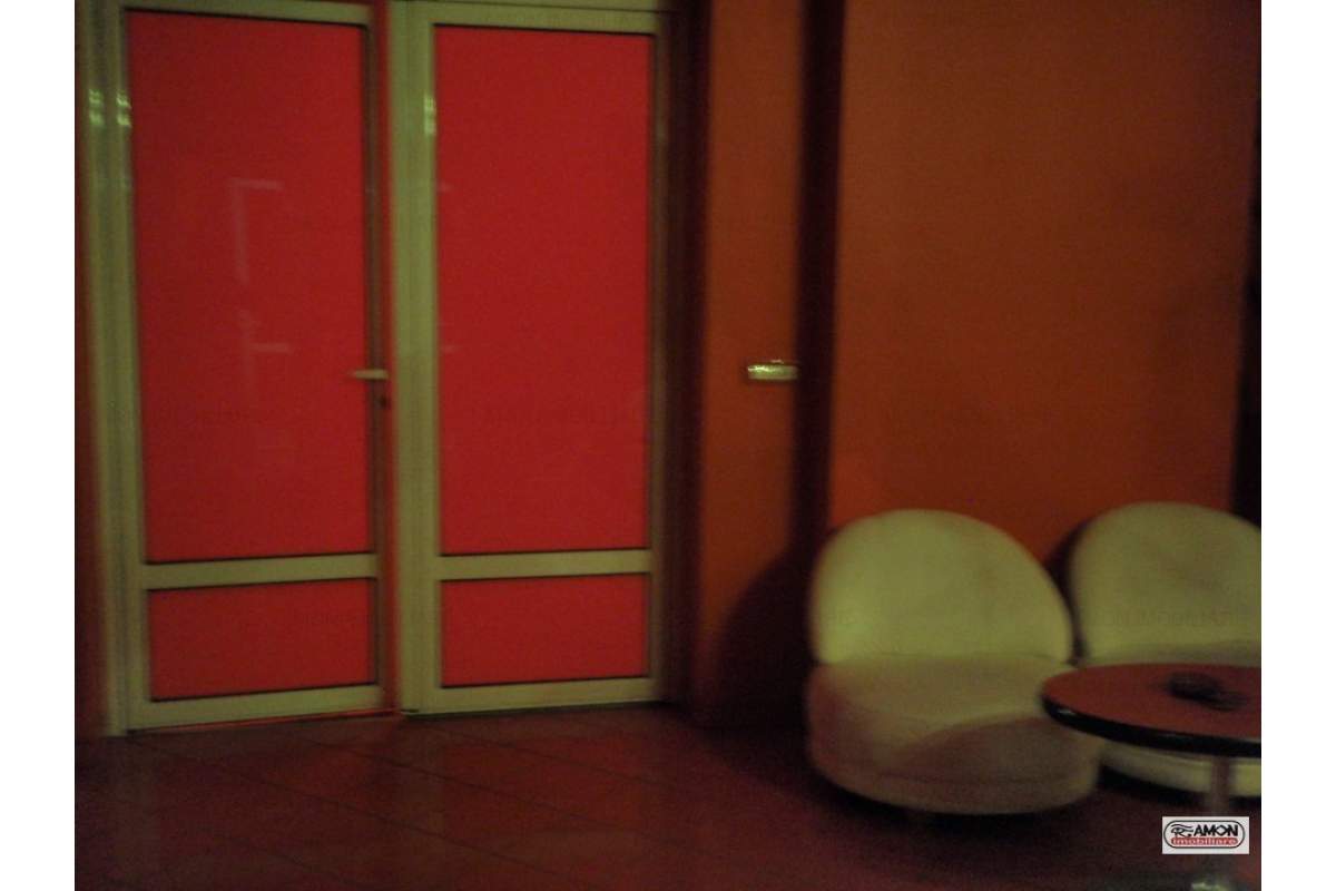 Spatiu comercial de inchiriat zona UTA