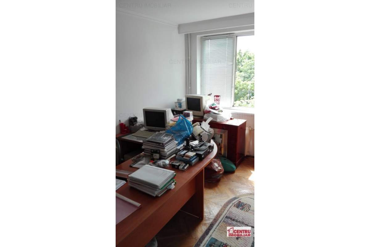 Ultracentral, 3 camere, liber, zona verde, linistita